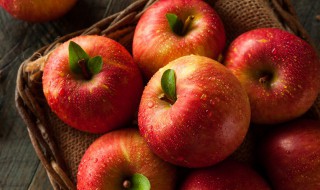 苹果削皮吃还有营养吗（晚上吃苹果等于吃砒霜）