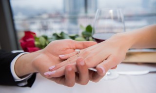 婚戒应该戴在哪个手指 女士婚戒应该戴哪只手