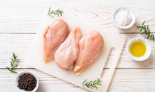 鸡胸肉怎么做口感嫩滑不易老4大技巧（鸡胸肉怎么做是嫩嫩的）