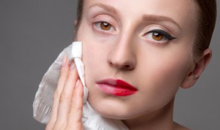 卸妆水可以直接涂到脸上吗 卸妆水的正确使用方法