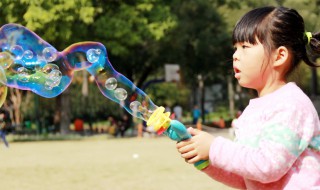 小孩吹泡泡的水怎么配 小孩吹泡泡的水怎么配好喝