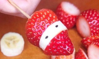 草莓香蕉迷你糖葫芦的做法 网红草莓香蕉糖葫芦