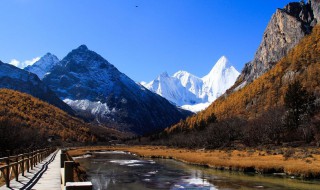 亚丁稻城在四川哪里（稻城亚丁几月份去最好）