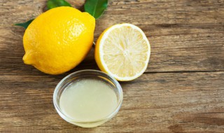柠檬汁的功效有哪些 柠檬汁的功效有哪些禁忌