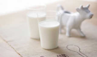 女性睡前喝牛奶会胖吗（喝了一个月纯牛奶脸变白了）