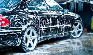 清水洗车不沾灰的妙招