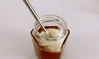 白糖水喂蜂方法（白糖水喂蜂方法和用量）