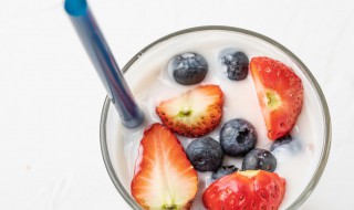 如何制作好吃的牛奶水果捞 水果捞牛奶的调制方法