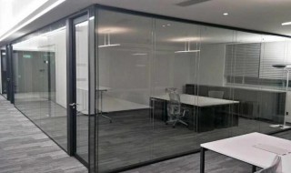 办公室玻璃隔断的特点 办公室玻璃隔断效果