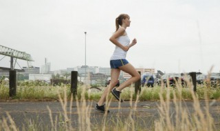 怎么提高跑步速度（怎么提高跑步速度50m）