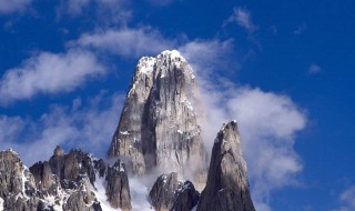 我国海拔最高的山峰是哪一座 我国海拔最高的山峰是哪一座a黄山的莲花峰