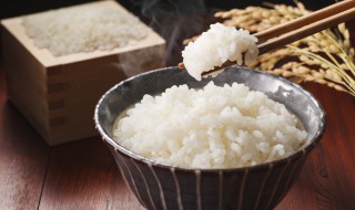怎样炒米饭不粘成一坨 炒饭怎样才能一粒一粒分开秘诀