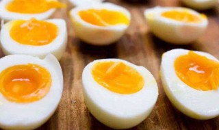 熟鸡蛋黄能做什么美食（蛋黄油正确熬制方法）