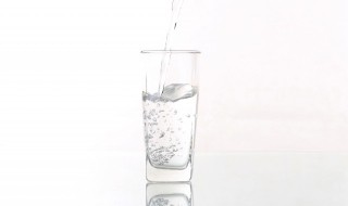 自制盐水可以代替生理盐水吗（白开水加盐可以消炎吗）