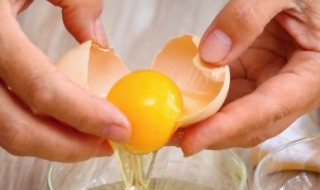 蛋黄酥里的咸蛋黄的制作方法（蛋黄酥里的咸蛋黄的制作方法视频）
