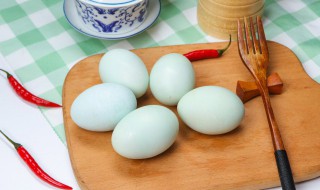 做咸鸭蛋可不可以用鸡蛋做 咸鸭蛋可以做菜吗?
