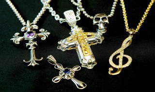 女生给男生送十字架项链代表什么含义呢 女生给男生送十字架项链有什么寓意