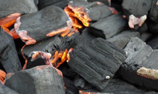 木炭在氧气中燃烧的现象（木炭在氧气中燃烧的现象和化学方程式）