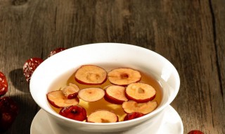 红枣泡水的作用 桑椹枸杞子红枣泡水的作用