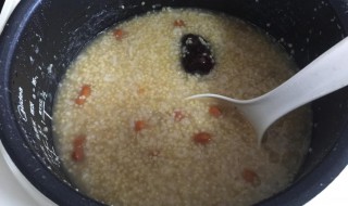 煮粥水和米的比例（煮粥水和米的比例是多少?）