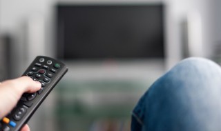 电视显示无信号怎么调 电视显示无信号怎么调回正常没有遥控器