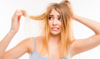 女人掉头发很厉害是什么原因 45岁女人掉头发很厉害是什么原因