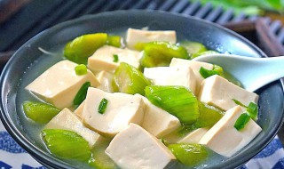 丝瓜豆腐汤的做法（丝瓜豆腐汤的做法简单又好喝窍门）