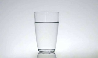 一天喝多少毫升水 成年女性一天喝多少毫升水