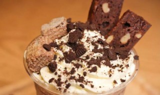 奥利奥布朗尼蛋糕和曲奇奶冰下午茶的制作方法 奥利奥布朗尼蛋糕和曲奇奶冰如何制作