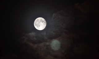 描写中秋月亮的诗句 描写中秋月亮的诗句古诗