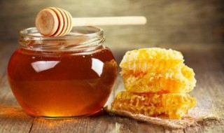 蜂蜜的作用与功效吃法（蜂蜜的正确吃法）