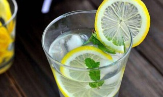 柠檬干片泡水的功效和作用 柠檬干泡水的功效和作用