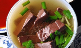 猪血汤怎么做好吃 猪血汤怎么做好吃又嫩又没有腥味儿
