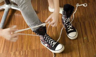懒人运动鞋系鞋带方法（运动鞋系鞋带方法视频）