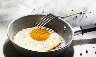 煎鸡蛋怎么煎 獾子油煎鸡蛋怎么煎
