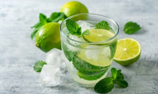 青檸檬可以泡水喝嗎 青檸檬可以泡水喝嗎有毒嗎