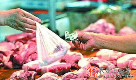 猪肉每斤价格比上月涨了两块钱（猪肉价格一个月每公斤涨近7元）