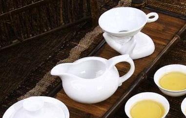 白瓷茶具适合什么茶（白瓷茶具适合什么茶盘）