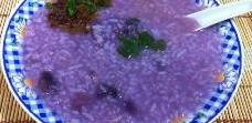 紫地瓜粥配咖哩猪肉碎 紫薯粥的配料