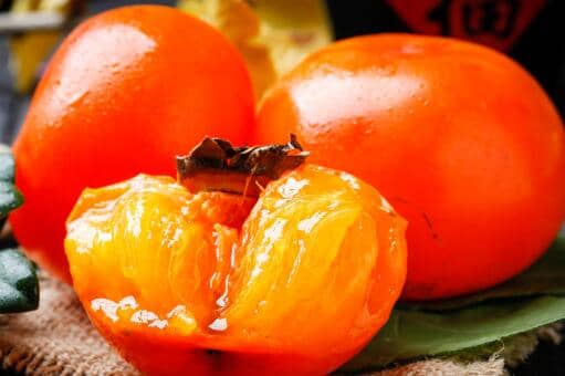 吃柿子的12个禁忌：和螃蟹能一起吃吗（柿子是不是不可以和螃蟹一起吃）