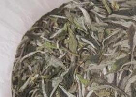 如何鉴别白茶饼的好坏（如何鉴别白茶饼的好坏图片）