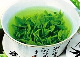 夏天喝绿茶有什么好处（夏天喝绿茶有什么好处?）