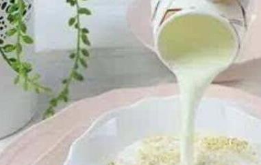 牛奶燕麦片的功效与作用（牛奶燕麦片的功效与作用及食用方法）