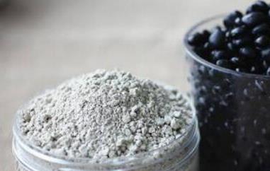 黑豆粉的功效与作用及禁忌（芝麻核桃黑豆粉的功效与作用及禁忌）