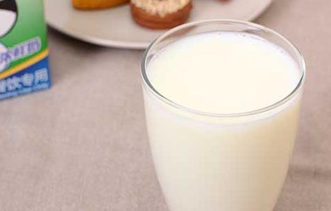 全脂牛奶和脱脂牛奶的区别 全脂牛奶和脱脂牛奶的区别图片