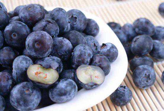 蓝莓蒸熟吃的功效与作用 蓝莓蒸熟吃有营养价值