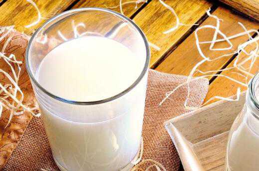 全脂牛奶和脱脂牛奶的区别 减肥和全脂牛奶和脱脂牛奶的区别