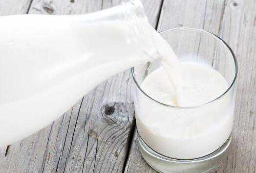 喝纯牛奶的好处，喝纯牛奶会长高吗（常喝纯牛奶会长高吗）