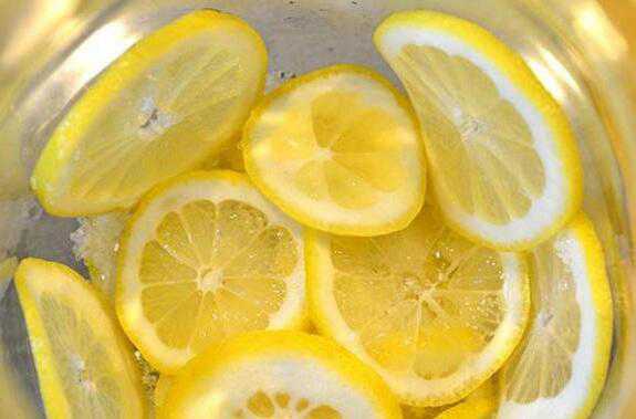 柠檬泡水喝的9大禁忌有哪些（柠檬泡水喝的9大禁忌有哪些图片）