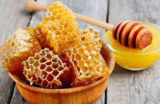 蜂巢怎么吃，蜂巢的正确吃法（蜂巢怎么样吃）